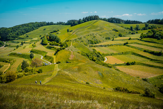 Weinberge und Hügelpfade im Kaiserstuhl
