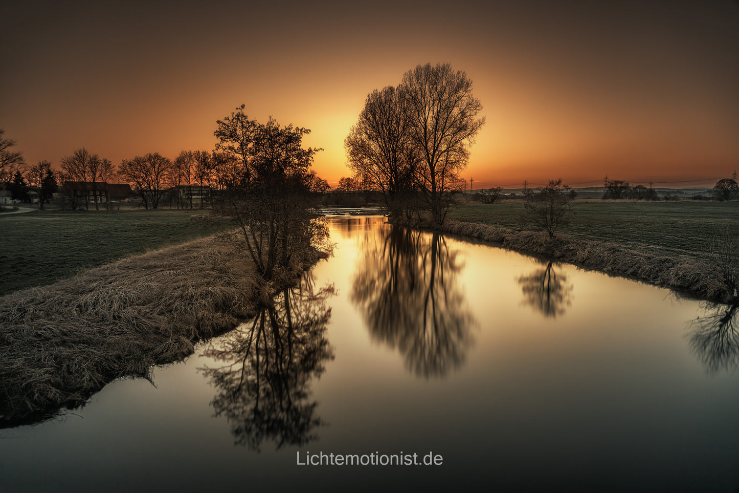 Spiegelungen im Sonnenuntergang