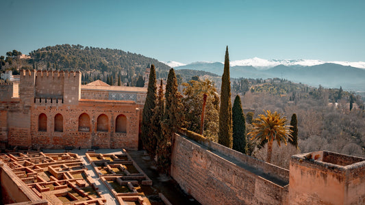 Blick von der Alhambra auf die Sierra Nevada