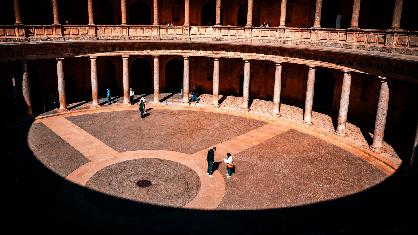 Schatten und Licht im Palacio de Carlos V