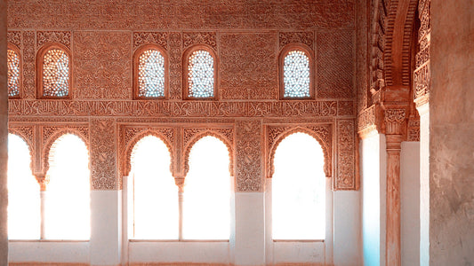 Arabesken und Bögen in der Alhambra