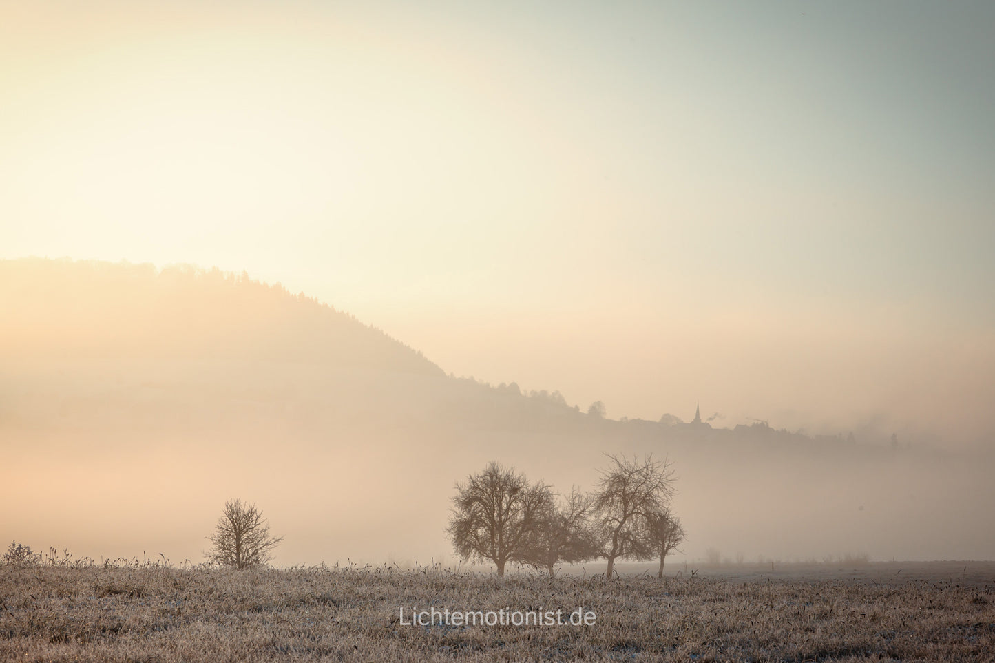 Nebelhauch und Sonnenlicht