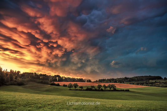 Mammatuswolken über Aasen