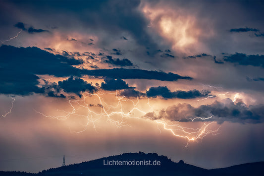 Blitzgewitter in den Wolken